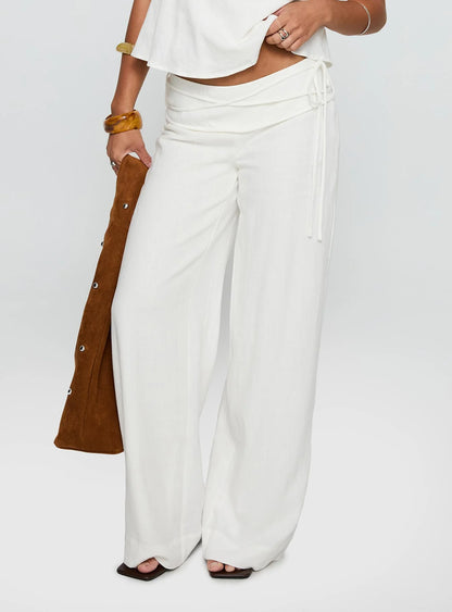 Pantalones blancos de mezcla de lino Silver Moon con corbata
