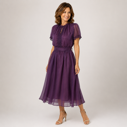 Flavia | Vestido Maxi con Escote de Gota y Detalles de Encaje en Chifón