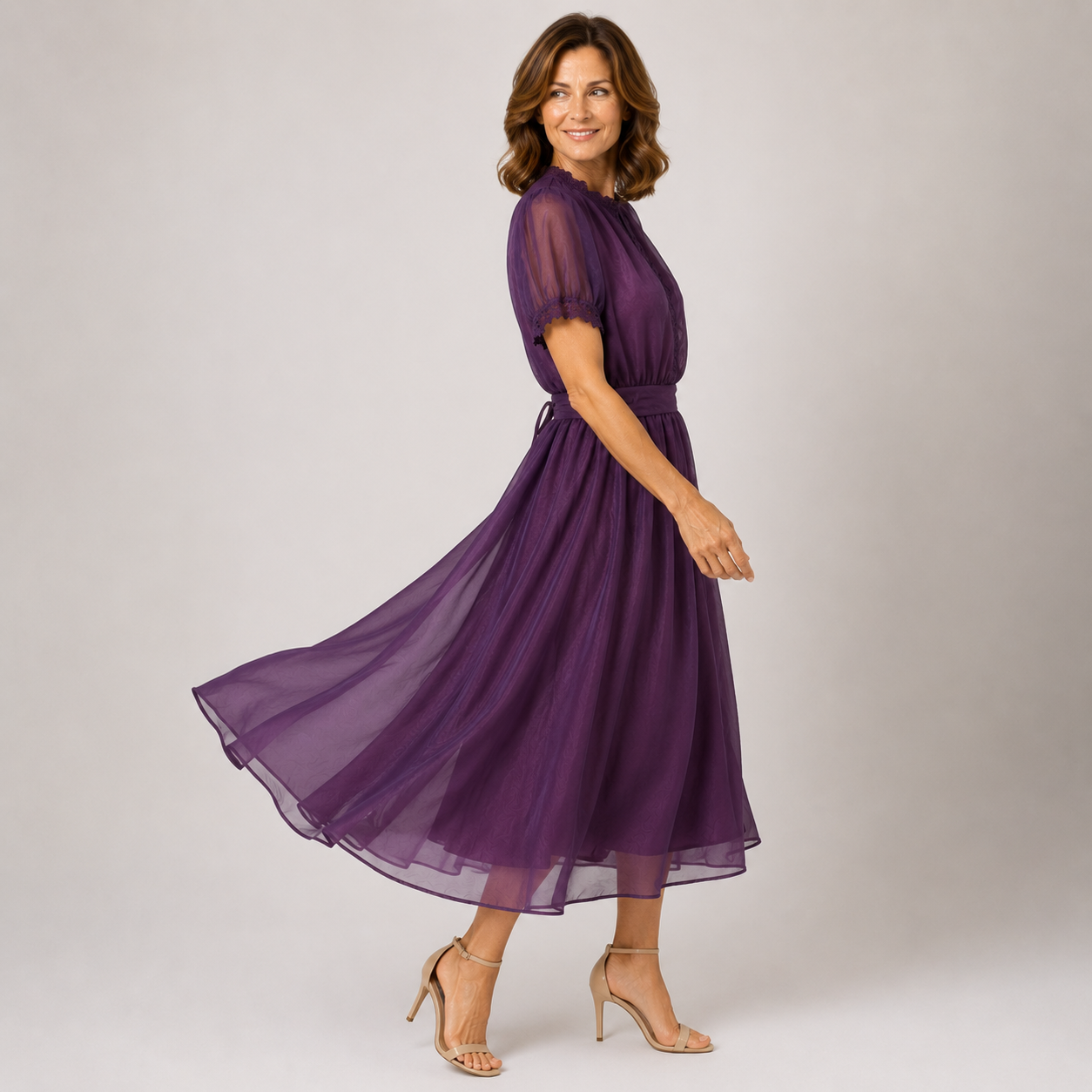 Flavia | Vestido Maxi con Escote de Gota y Detalles de Encaje en Chifón