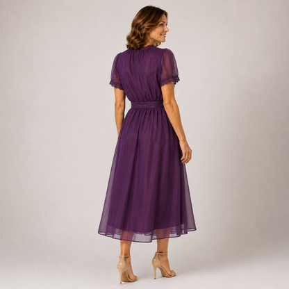 Flavia | Vestido Maxi con Escote de Gota y Detalles de Encaje en Chifón